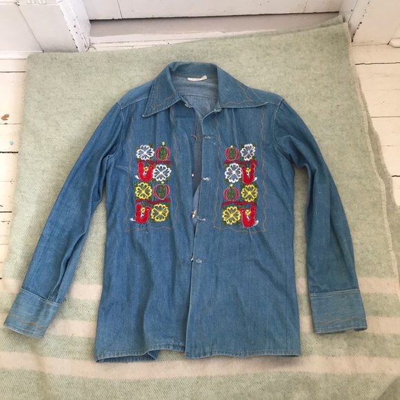 Vintage embroidered jean shirt. - Picture 3 of 5